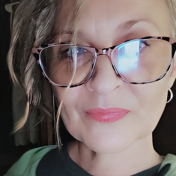 Meet your Posher, Shannon - Picture 1 of 7